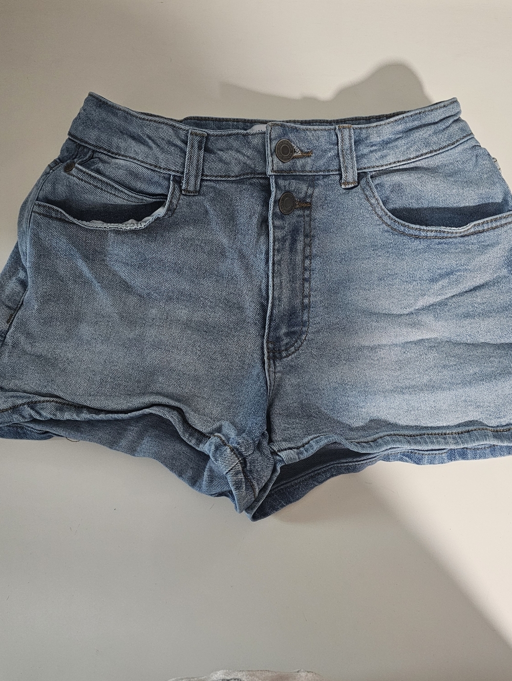 Vanilla Star Light Blue Denim Jean Short With Double Botton Front In Size 3 W 26